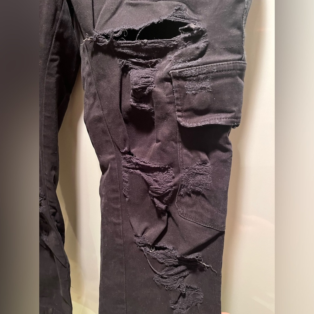 Cargos - Picture 2 of 5